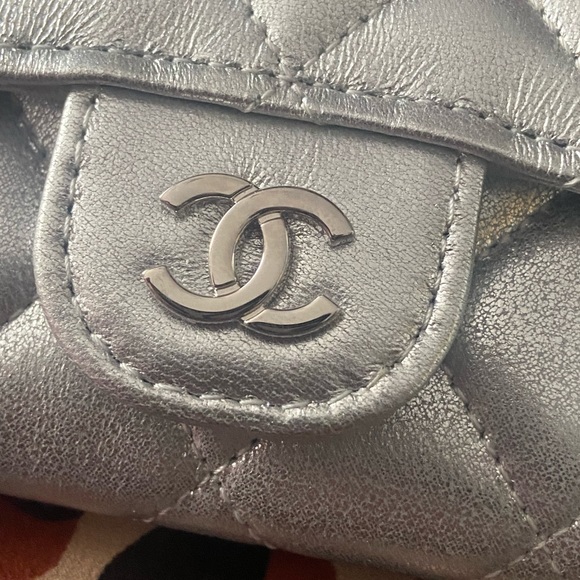 Chanel Metallic Silver Lambskin Card Wallet - Picture 5 of 15
